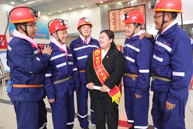 党的二å大代表刘婉春在宣讲二å大精神。郑洪光摄